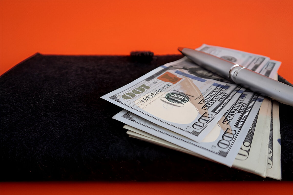 ghostwriter_charge_write_book